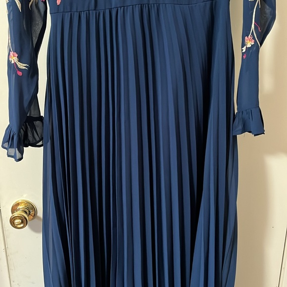 ASOS Navy embroidered pleated dress - Picture 3 of 7